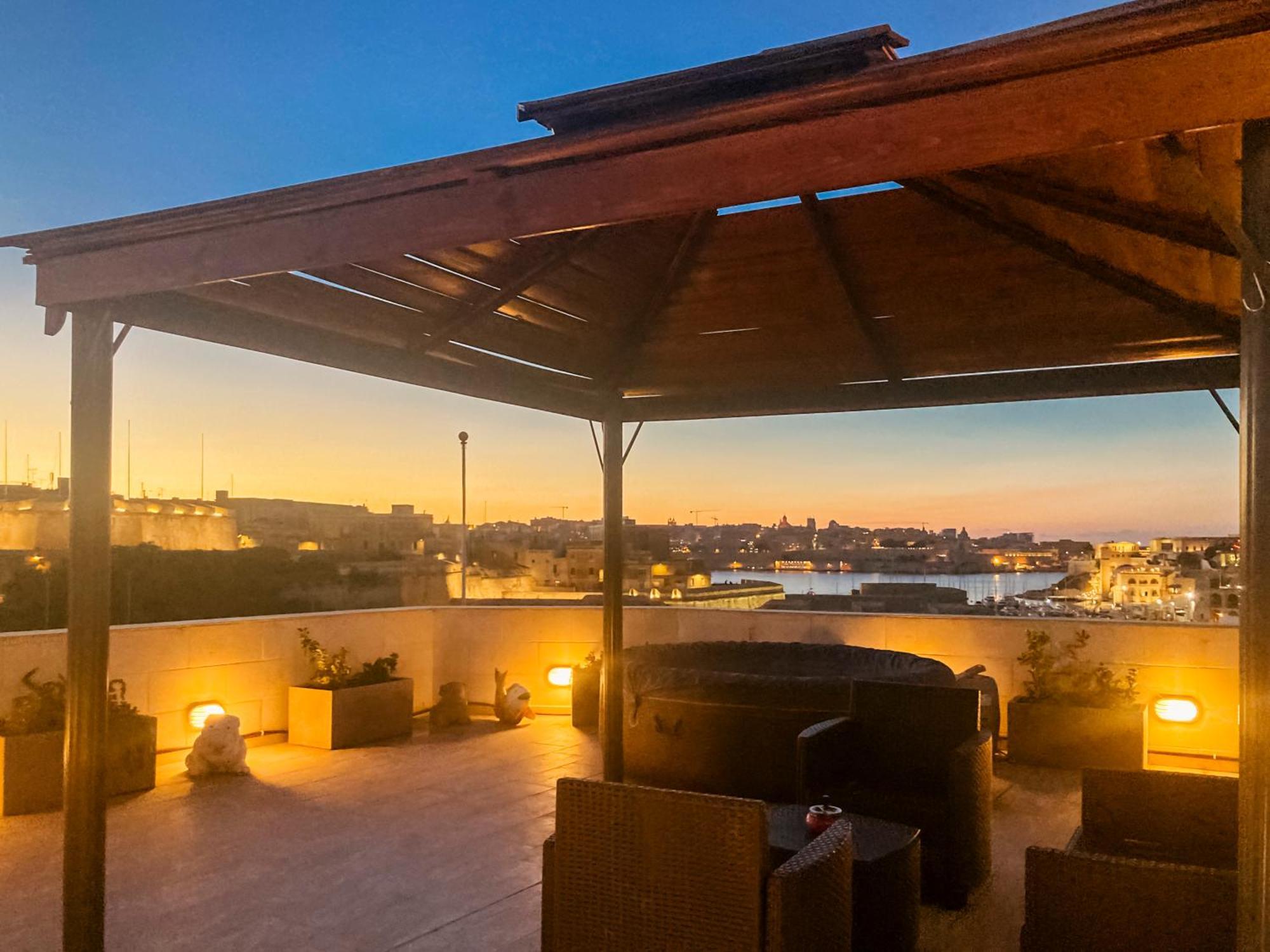 Valletta And Grand Harbour Lookout Kalkara Exterior photo